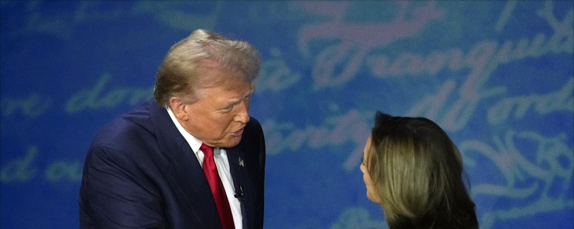 Republican presidential nominee former President Donald Trump shakes hands with Democratic presidential nominee Vice President Kamala Harris during an ABC News presidential debate at the National Constitution Center, Tuesday, Sept.10, 2024, in Philadelphia.  - Sputnik International, 1920, 10.11.2024