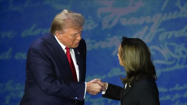 Republican presidential nominee former President Donald Trump shakes hands with Democratic presidential nominee Vice President Kamala Harris during an ABC News presidential debate at the National Constitution Center, Tuesday, Sept.10, 2024, in Philadelphia.  - Sputnik International