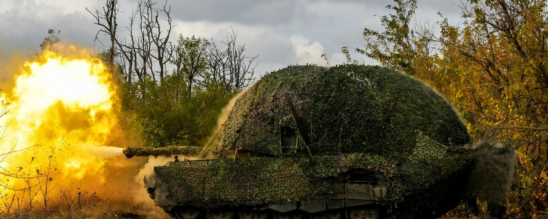 Russia’s T-72B3M tank is seen firing at the Ukrainian army’s positions in the special military operation zone. File photo  - Sputnik International, 1920, 06.12.2024