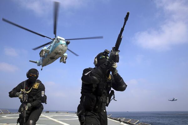 Iranian soldiers take part in a joint naval exercise in the Indian Ocean. - Sputnik International