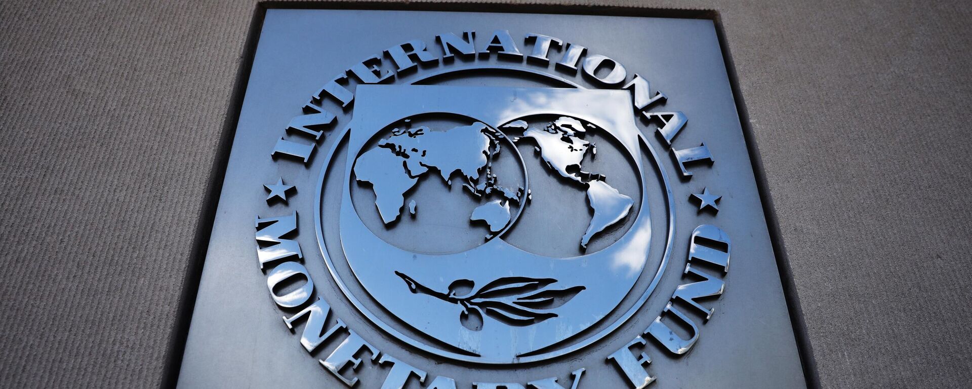A sign with the International Monetary Fund logo on the wall of the IMF building A sign with the International Monetary Fund logo on the wall of the IMF building - Sputnik International, 1920, 15.10.2025