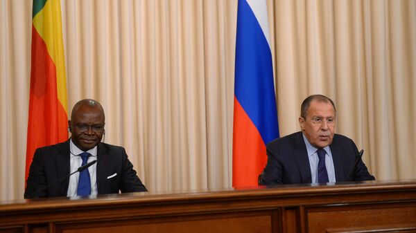 Russian Foreign Minister Sergey Lavrov, right, and Foreign Minister of the Republic of Benin Aurelien Agbenonci meet in Moscow - Sputnik International