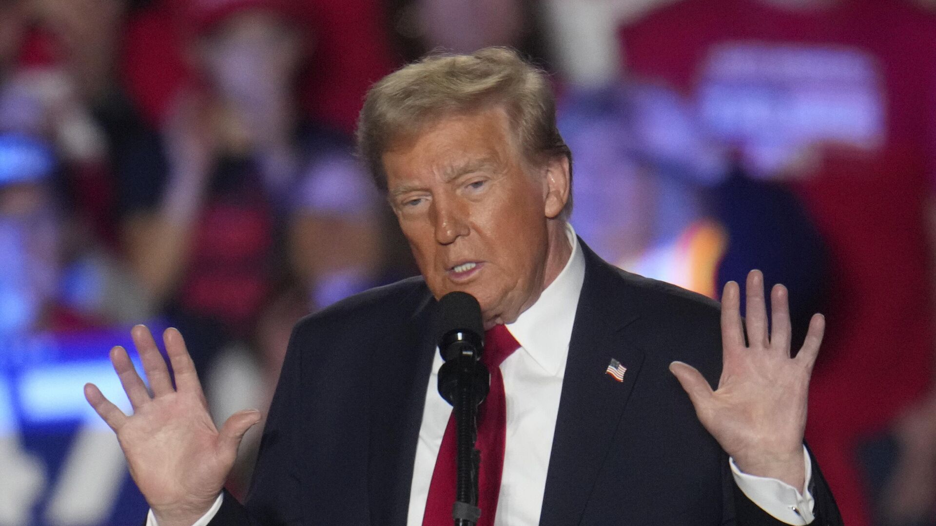 Republican presidential nominee former President Donald Trump speaks at a campaign rally at Macomb Community College Friday, Nov. 1, 2024, in Warren, Mich.  - Sputnik International, 1920, 10.11.2024