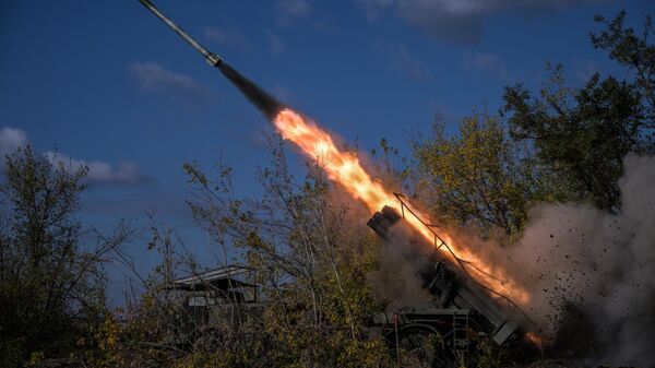 Russian servicemen fire a BM-27 9K57 Uragan (Hurricane) multiple rocket launcher towards Ukrainian positions  - Sputnik International