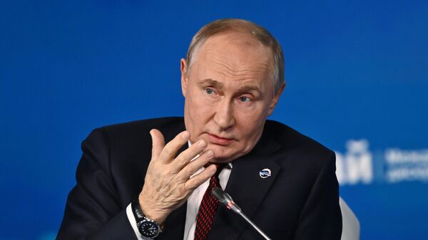 Russian President Vladimir Putin speaks at the Valdai Forum plenary session  - Sputnik International