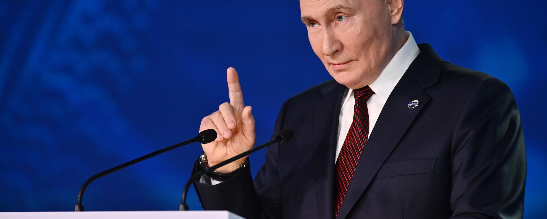 Russian President Vladimir Putin delivers a speech during the plenary session of the 21st annual meeting of the Valdai International Discussion Club, in Sochi, Krasnodar region, Russia. - Sputnik International, 1920, 08.11.2024