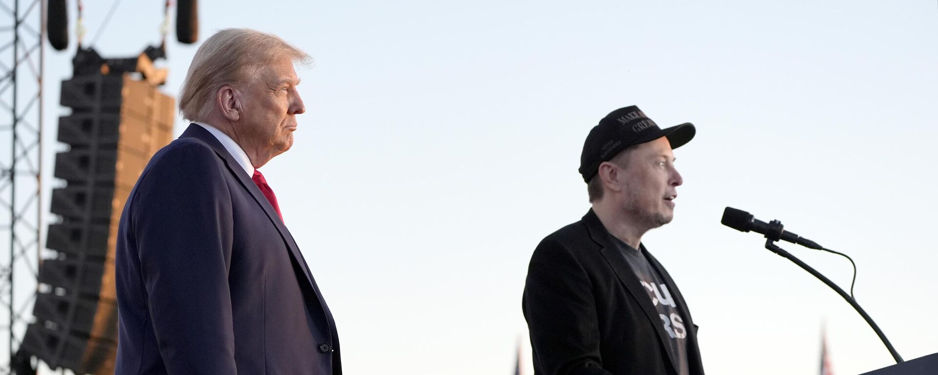 Tesla and SpaceX CEO Elon Musk speaks as Donald Trump listens at a campaign event at the Butler Farm Show, Saturday, Oct. 5, 2024. - Sputnik International, 1920, 29.05.2025