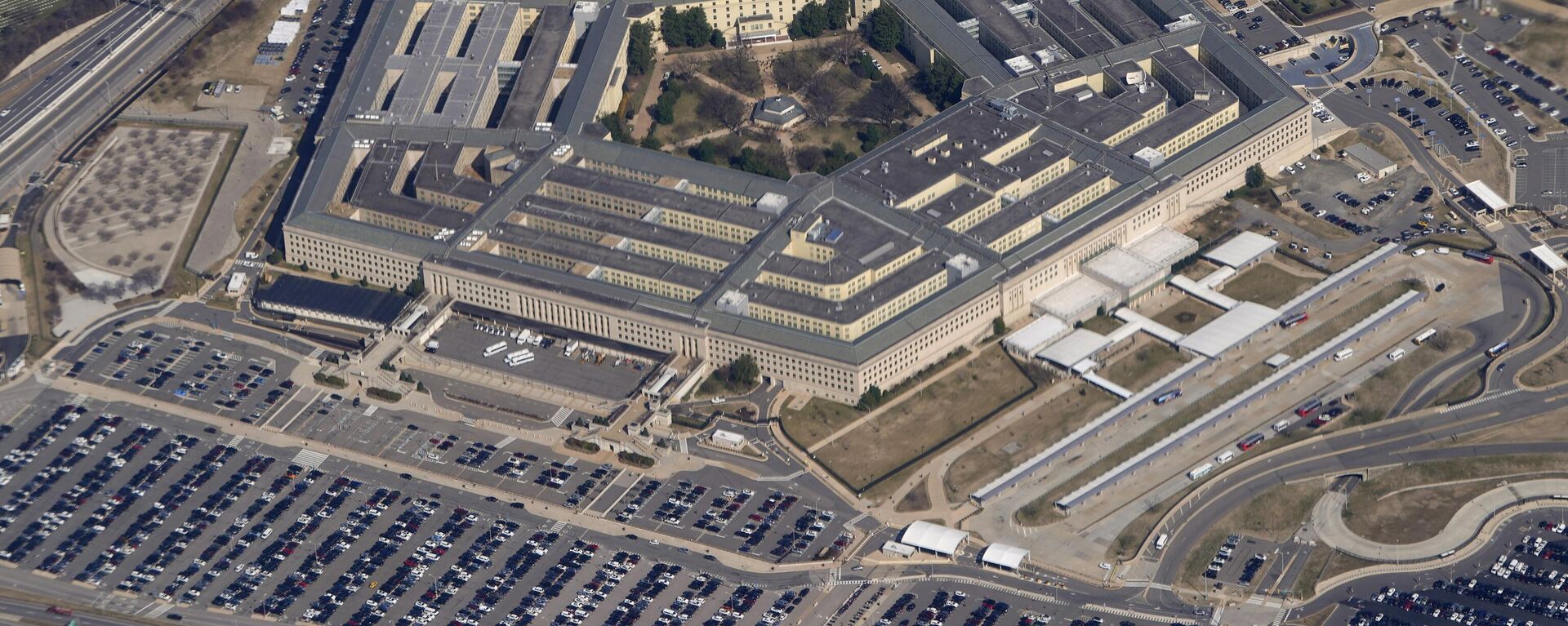 The Pentagon is seen from Air Force One as it flies over Washington, March 2, 2022.  - Sputnik International, 1920, 03.12.2024