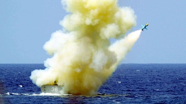 A Taiwan Navy FAB (Fast Attack Boat) launches a Brave Wind anti-ship missile off the southern coast of Taiwan during a military exercise, Friday, April 20, 2001, in Pingtung County. - Sputnik International