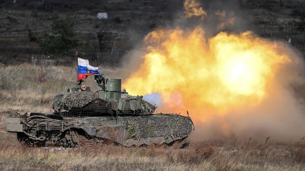 A Russian Army T-90 M Proryv (Breakthrough) tank fires at a training ground in the course of Russia's military operation - Sputnik International