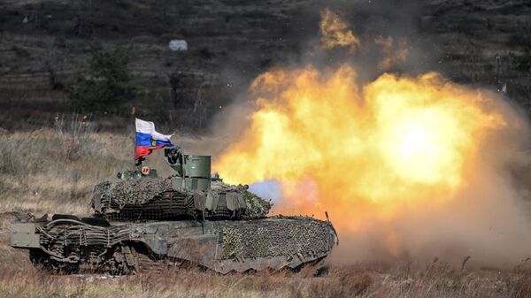 A Russian Army T-90 M Proryv (Breakthrough) tank fires at a training ground in the course of Russia's military operation - Sputnik International