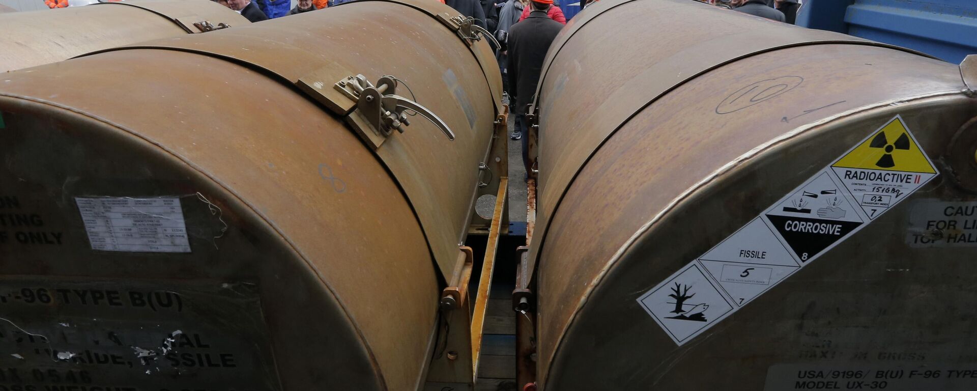 Containers with uranium, before they are loaded on a vessel,  on a port in St. Petersburg, Russia, Thursday, Nov. 14, 2013.  - Sputnik International, 1920, 22.11.2024