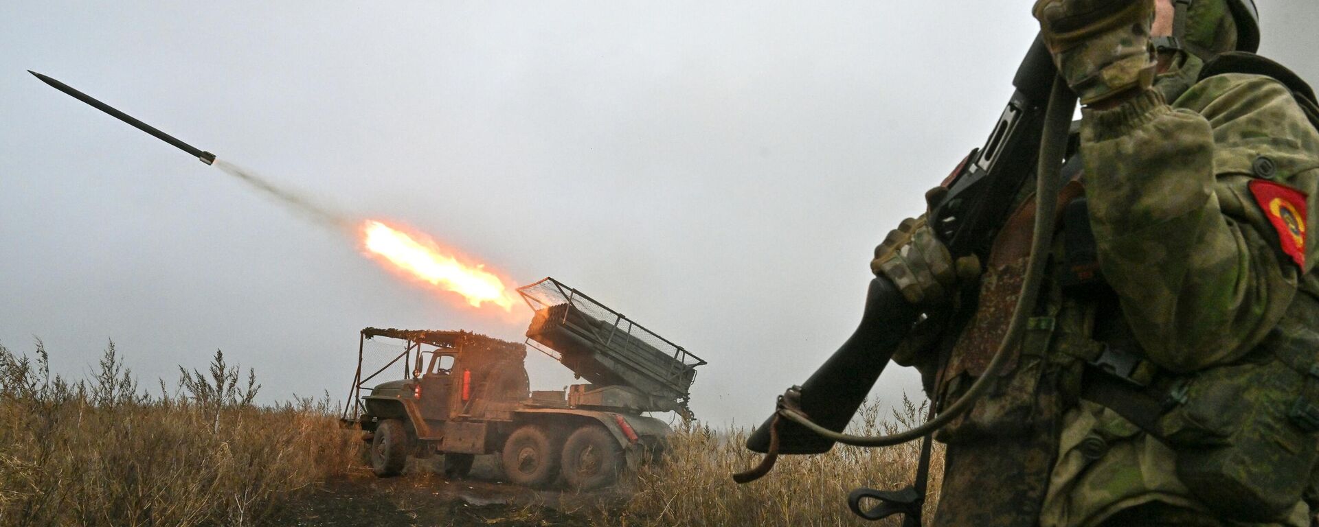 Russian servicemen of the Tsentr Group of Forces fire a BM-21 Grad multiple rocket launcher towards Ukrainian positions in the Krasnoarmeysk sector of the frontline amid Russia's military operation in Ukraine. - Sputnik International, 1920, 17.11.2024