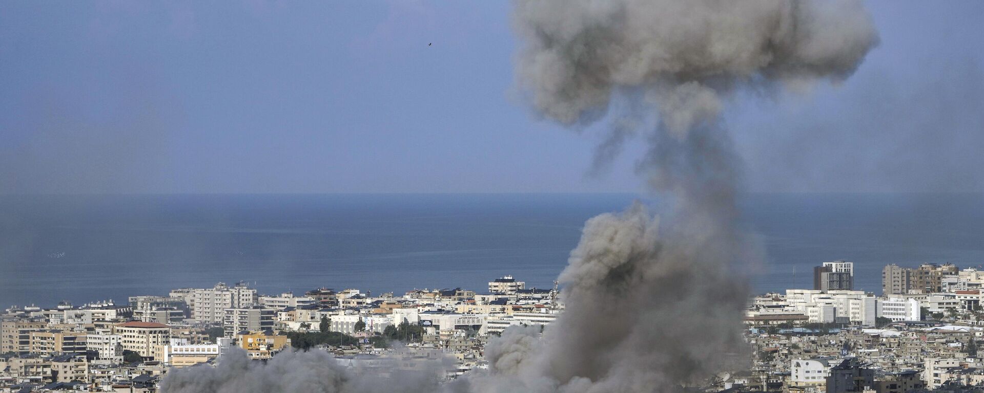 Smoke rises after an Israeli airstrike on Dahiyeh, in the southern suburb of Beirut, Lebanon, Saturday, Nov. 16, 2024. - Sputnik International, 1920, 17.11.2024