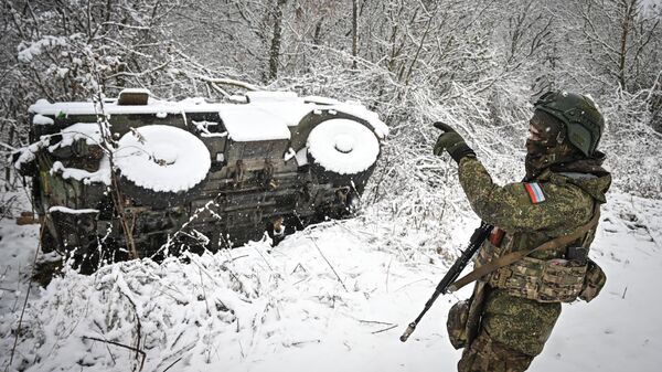 Russian forces operating in Kursk region inspect abandoned enemy armored vehicle. November 14, 2024. - Sputnik International