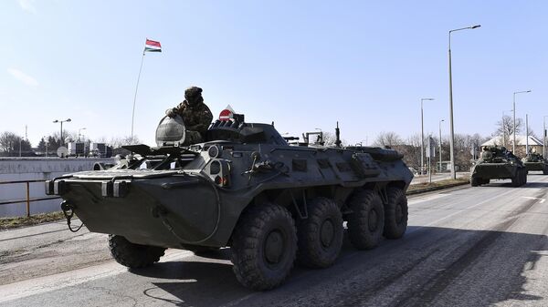 Hungarian armoured personnel carriers are seen as army deploy troops close to the Hungarian - Ukrainian border, in Vasarosnameny, Hungary, Friday, Feb 25, 2022 - Sputnik International