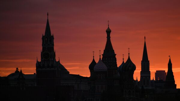 Sunset over Saint Basil's Cathedral and Spasskaya Tower in Moscow, Russia. - Sputnik International