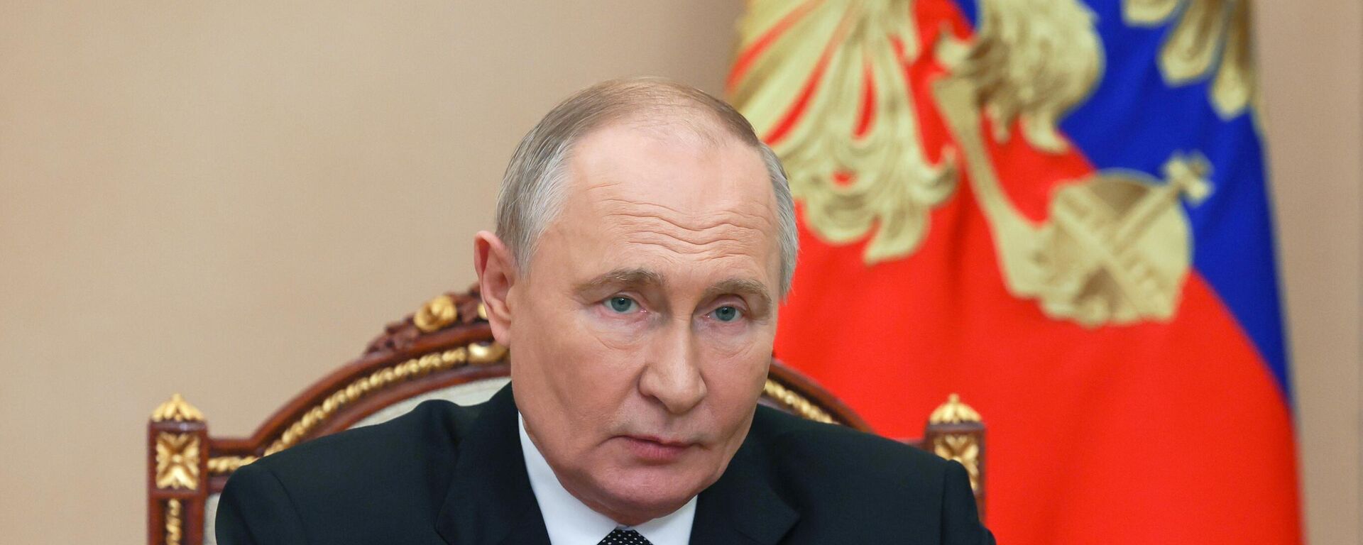 Russian President Vladimir Putin chairs a meeting with members of the Security Council  - Sputnik International, 1920, 04.05.2025