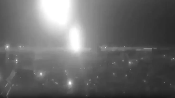 Screenshot of social media video showing Russia's Oreshnik hypersonic ballistic missile system targeting a major defense-related enterprise in Dnepropetrovsk, Ukraine. - Sputnik International