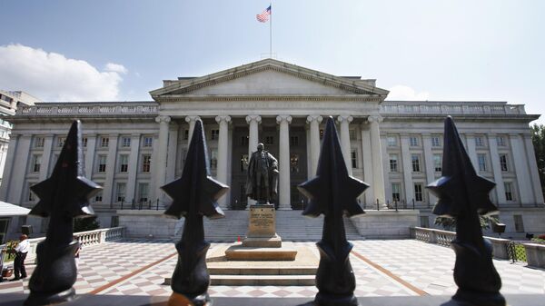 A statue of former Treasury Secretary Albert Gallatin stands outside the Treasury Building in Washington.  - Sputnik International