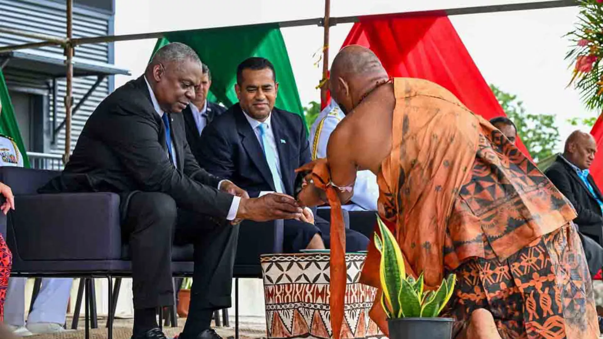 Secretary of Defense Lloyd J. Austin III participates in a Fijian traditional welcome ceremony at Black Rock Camp in Fiji, Nov. 22, 2024.  - Sputnik International, 1920, 24.11.2024