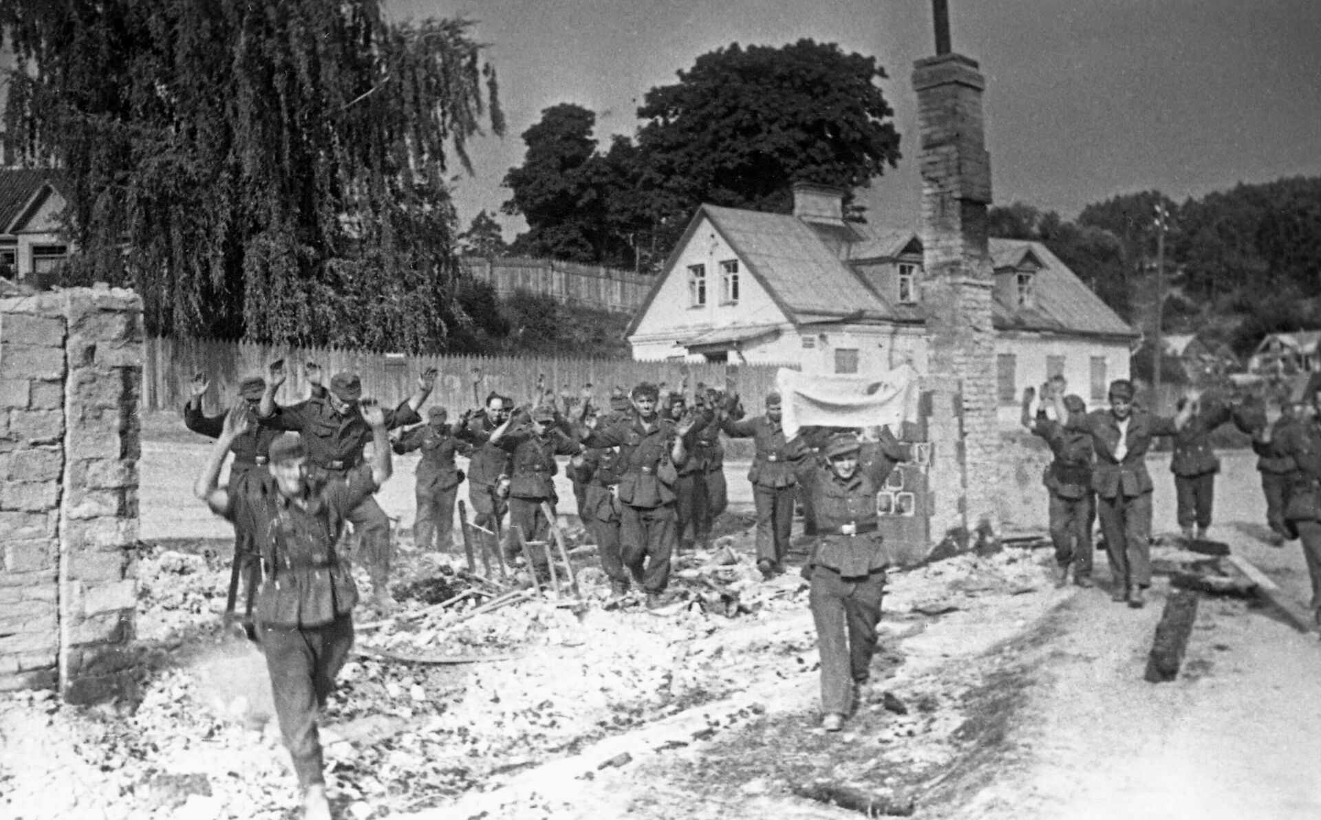 Wehrmacht troops surrender en masse during the operation to liberate Vilnius. 1944. - Sputnik International, 1920, 24.11.2024