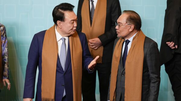 Malaysia's Prime Minister Anwar Ibrahim, right, and South Korea's President Yoon Suk Yeol talk as they gather for the taking of the leaders' group photo, during the Asia-Pacific Economic Cooperation (APEC) summit, in Lima, Peru. - Sputnik International