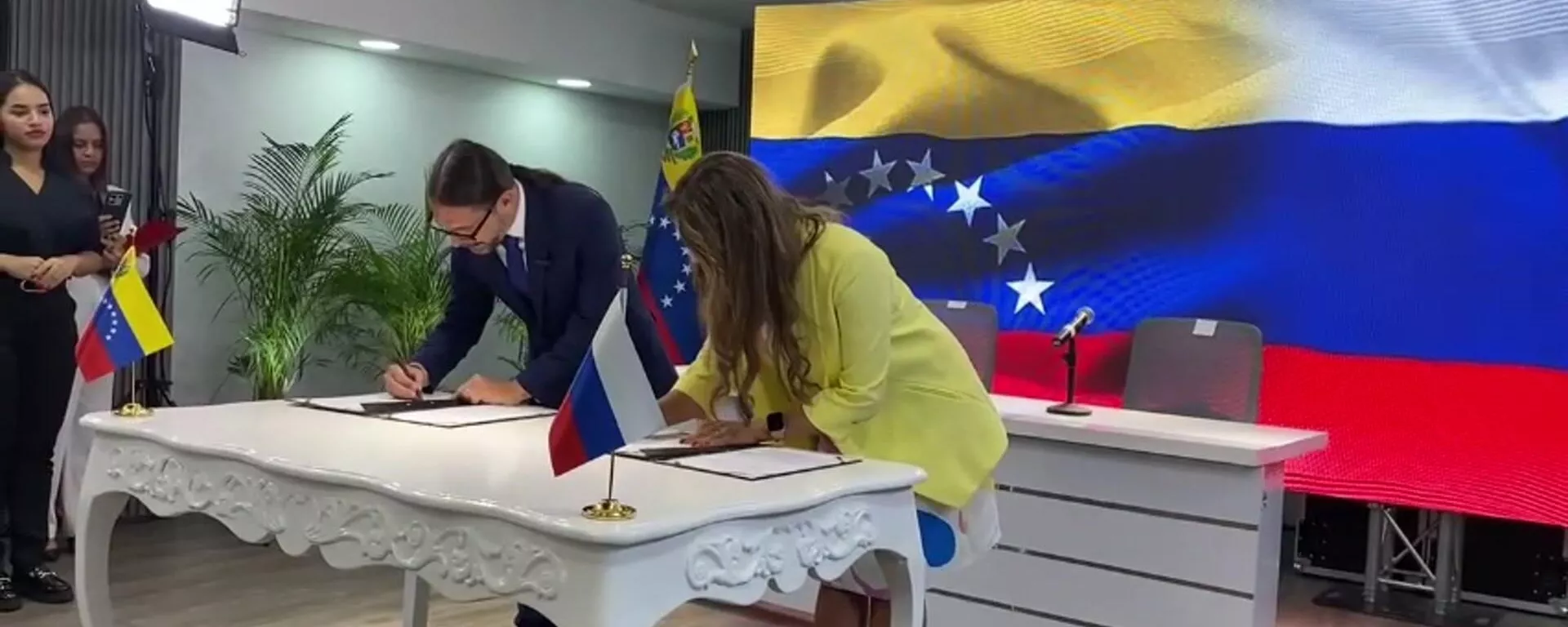 Venezuela signs communications agreement with Sputnik - Sputnik International, 1920, 26.11.2024