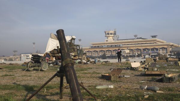 Военная техника возле аэропорта в Алеппо, после взятия его под контроль боевиками сирийской оппозиции - Sputnik International
