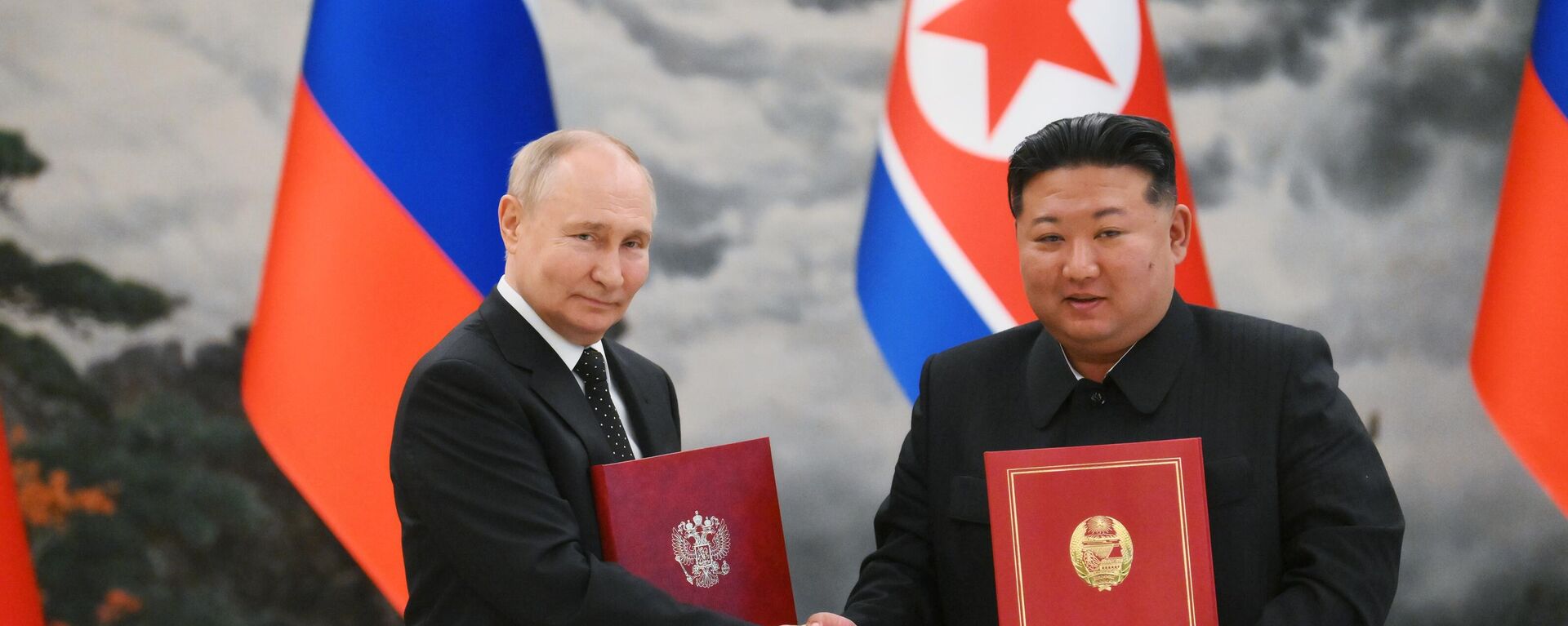 Russian President Vladimir Putin and North Korean leader Kim Jong-un attend a reception at the Mongnangwan Reception House in Pyongyang, North Korea, June 19, 2024 - Sputnik International, 1920, 05.12.2024