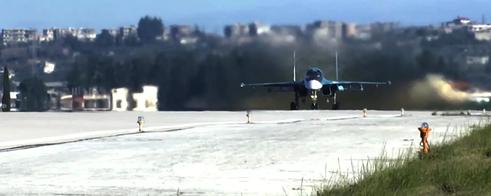 In this handout video grab released by the Russian Defence Ministry, Sukhoi Su-34 fighter jet is seen at the Khmeymim air base, south-east of the city of Latakia, Syria.  - Sputnik International, 1920, 28.12.2024