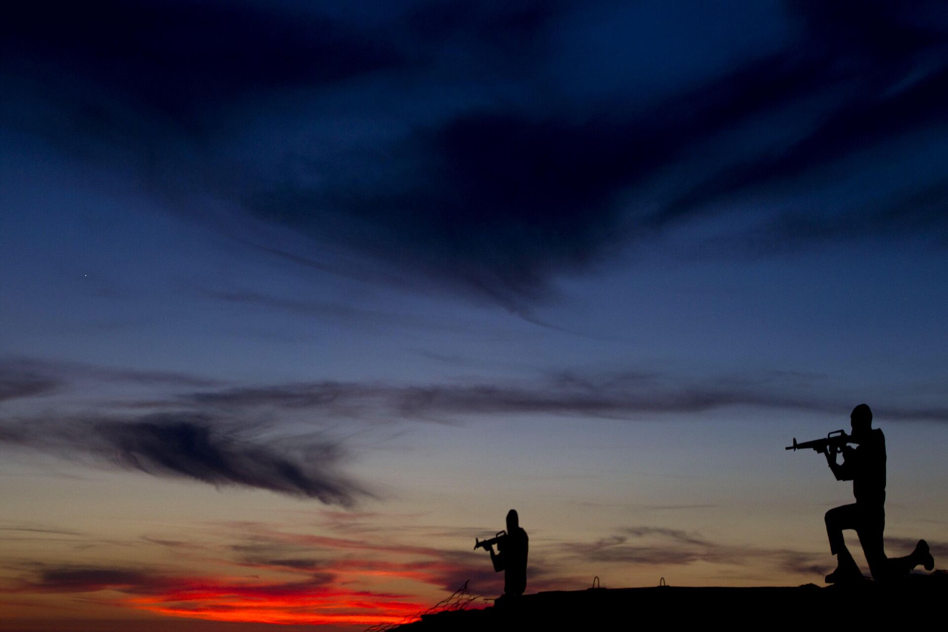 Metal placards in the shape of Israeli soldiers stand on an old bunker during sunset at an observation point on Mt. Bental in the Israeli controlled Golan Heights, overlooking the border with Syria Wednesday, May 22, 2013.  - Sputnik International, 1920, 09.12.2024