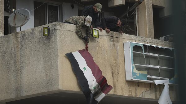 Syrian opposition fighters remove a government Syrian flag from an official building in Salamiyah, east of Hama, Syria - Sputnik International