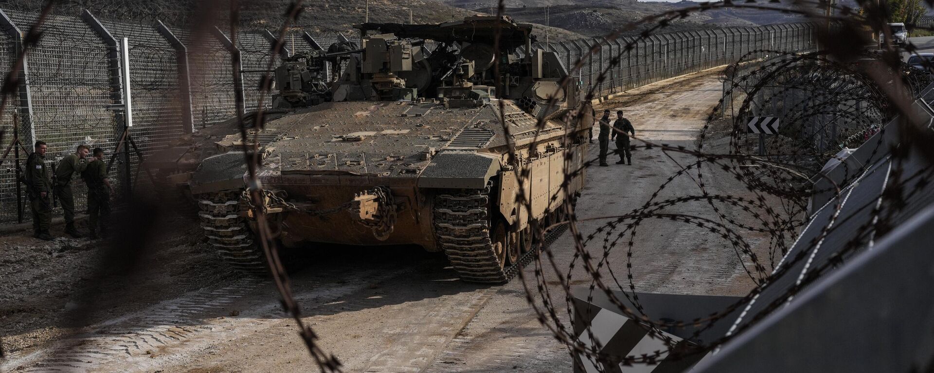 Israeli soldiers stand next to armored vehicles parked near the so-called Alpha Line that separates the Israeli-annexed Golan Heights from Syria, in the town of Majdal Shams, Monday, Dec. 9, 2024. - Sputnik International, 1920, 10.12.2024