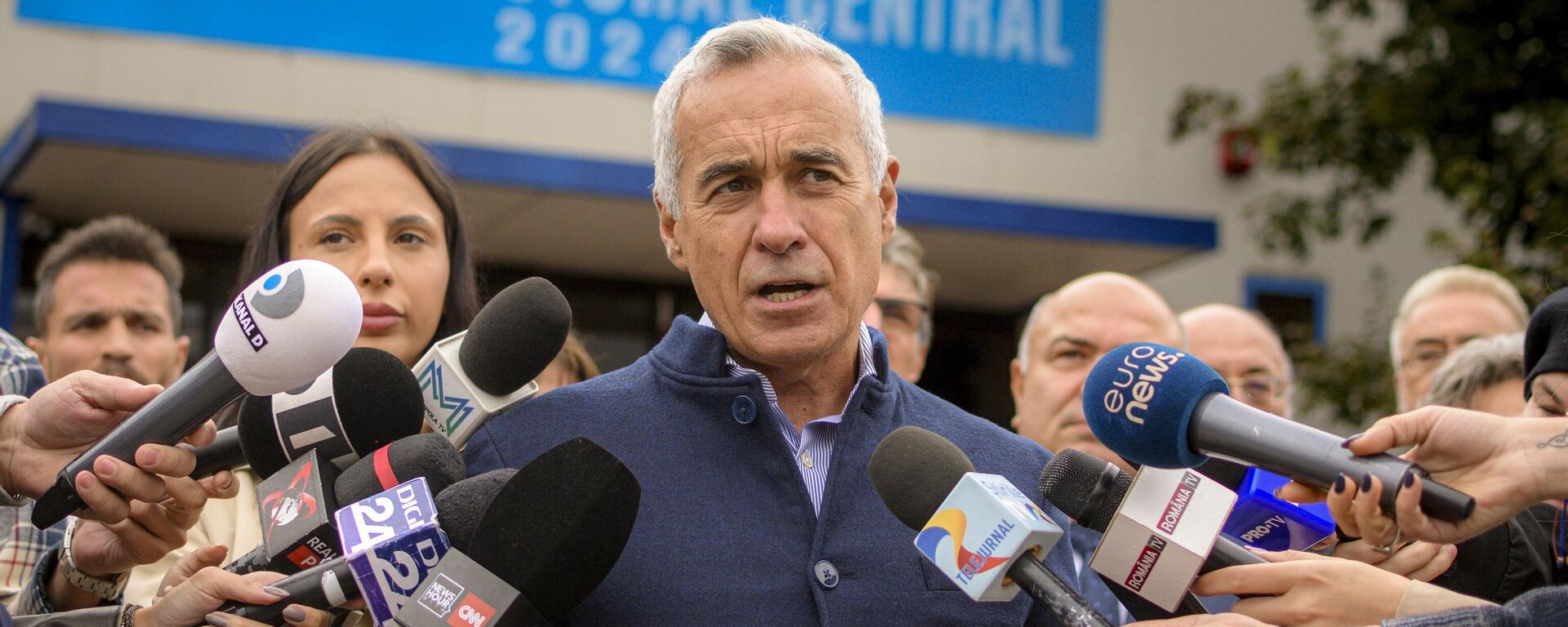 Calin Georgescu, running as an independent candidate for president, speaks to media after registering his bid in the country's presidential elections, in Bucharest, Romania, Tuesday, Oct. 1, 2024.  - Sputnik International, 1920, 13.12.2024