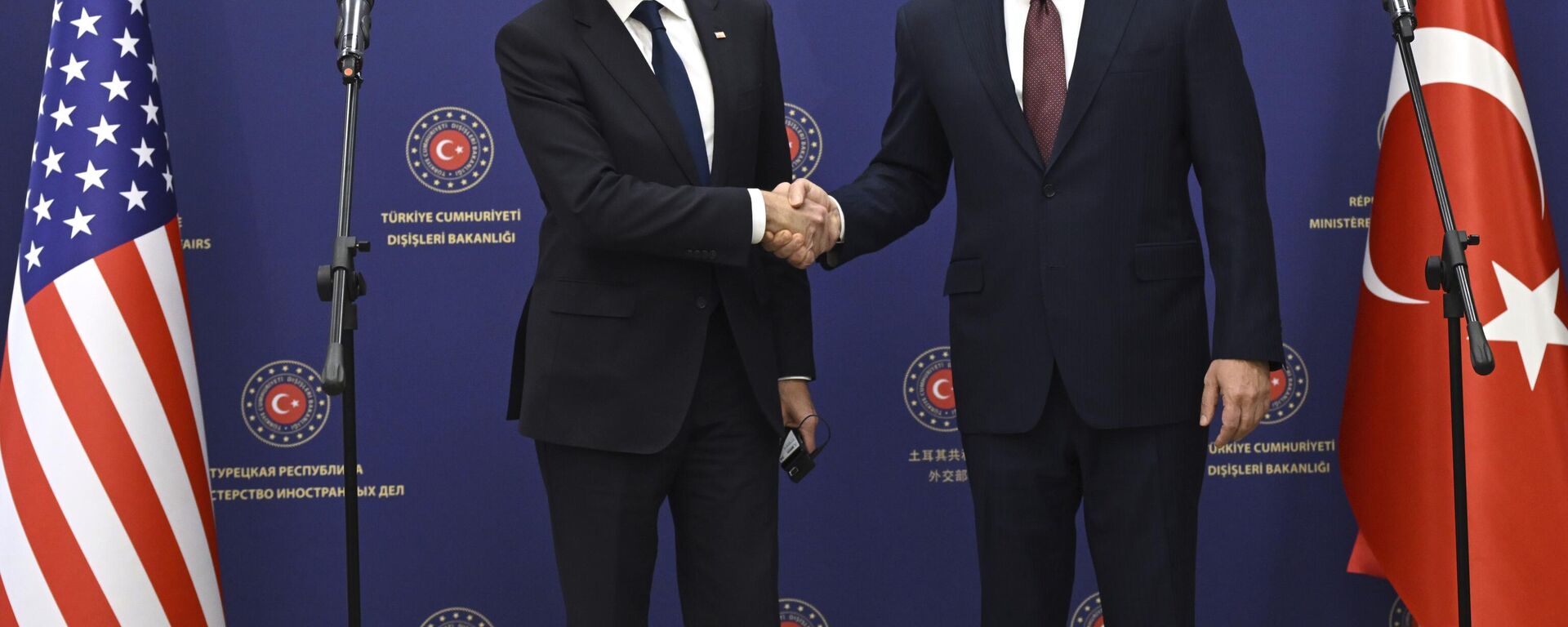 US Secretary of State Antony Blinken, left, shakes the hand of Turkish Foreign Minister Hakan Fidan after a joint press conference at the Ministry headquarters in the Turkish capital Ankara Friday, Dec. 13, 2024.  - Sputnik International, 1920, 15.12.2024