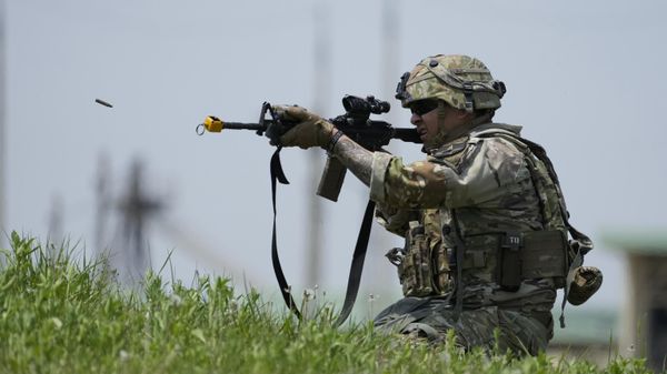 U.S. soldier from the 2nd Infantry Division competes in an air assault and STX lanes during the best squad competition at Camp Humphreys in Pyeongtaek, South Korea, Thursday, May 4, 2023.  - Sputnik International