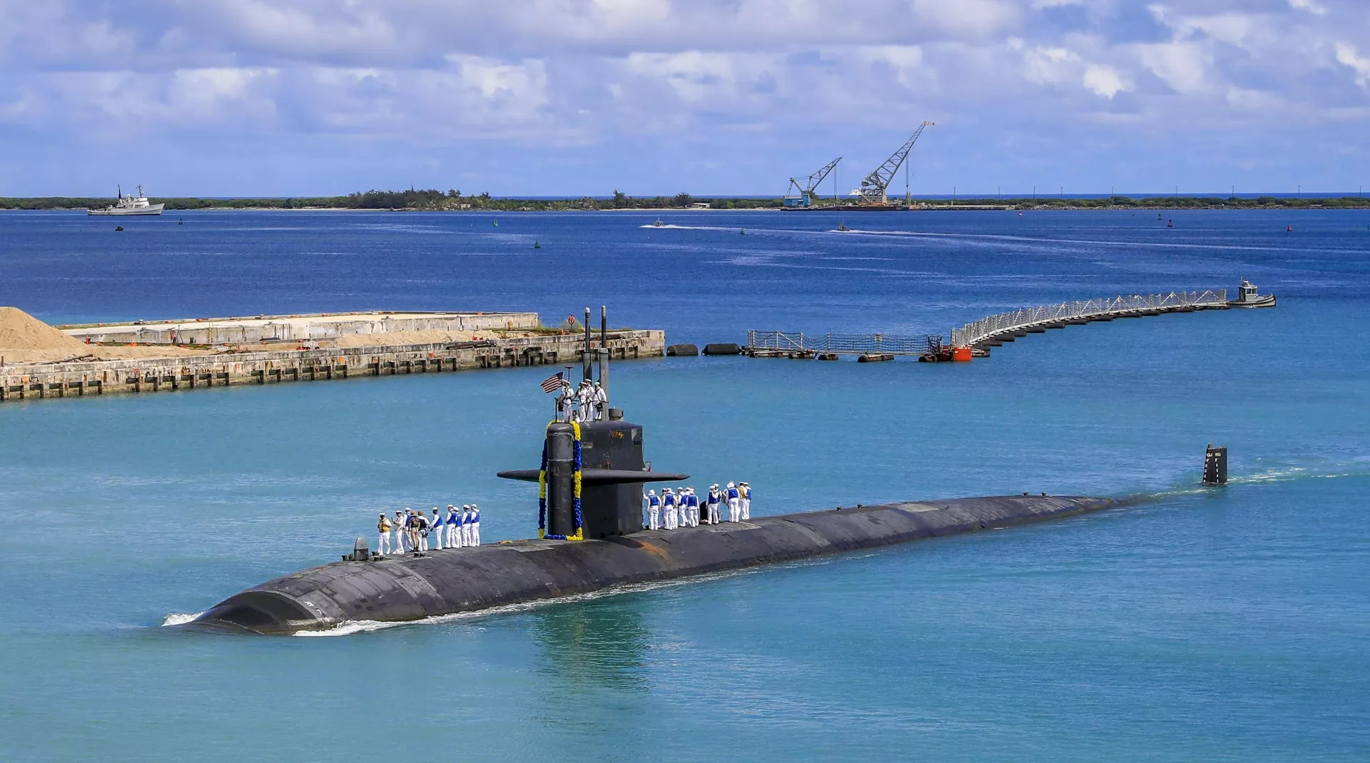 The Los Angeles-class fast attack submarine USS Oklahoma City (SSN 723) returns to U.S. Naval Base in Guam, Aug. 19, 2021. - Sputnik International, 1920, 16.12.2024