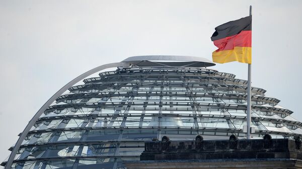 German flag waves over the Reichstag - Sputnik International