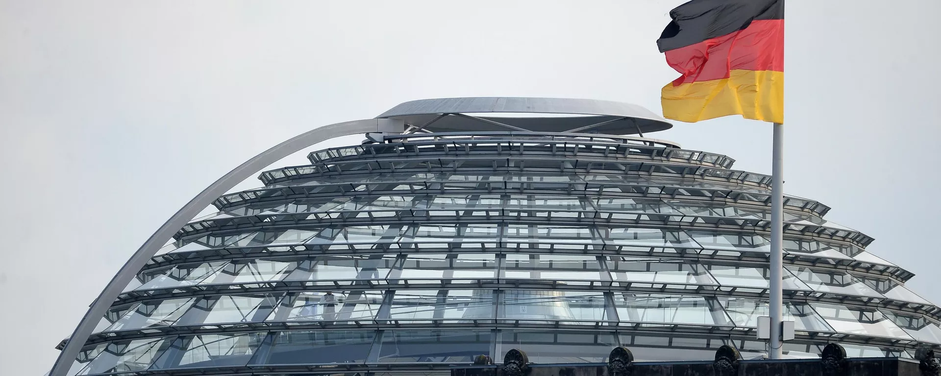 German flag waves over the Reichstag - Sputnik International, 1920, 16.12.2024