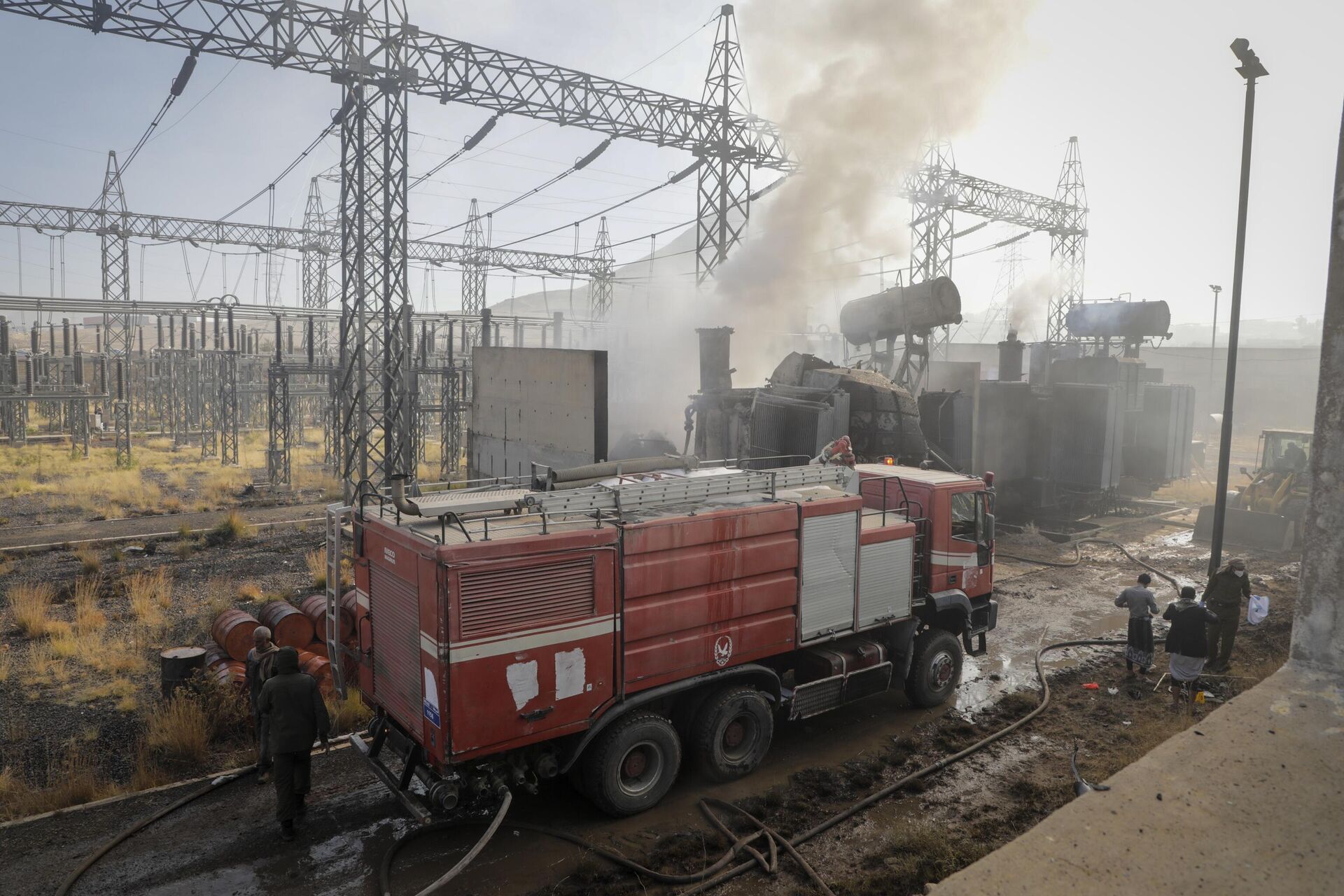 Firefighters work at the scene of an Israeli airstrike on the Haziz power station in southern Sanaa, Yemen, Thursday, Dec. 19, 2024. A series of intense Israeli airstrikes rocked Yemen's rebel-held capital and a port city early Thursday, killing at least nine people, according to officials. - Sputnik International, 1920, 19.12.2024