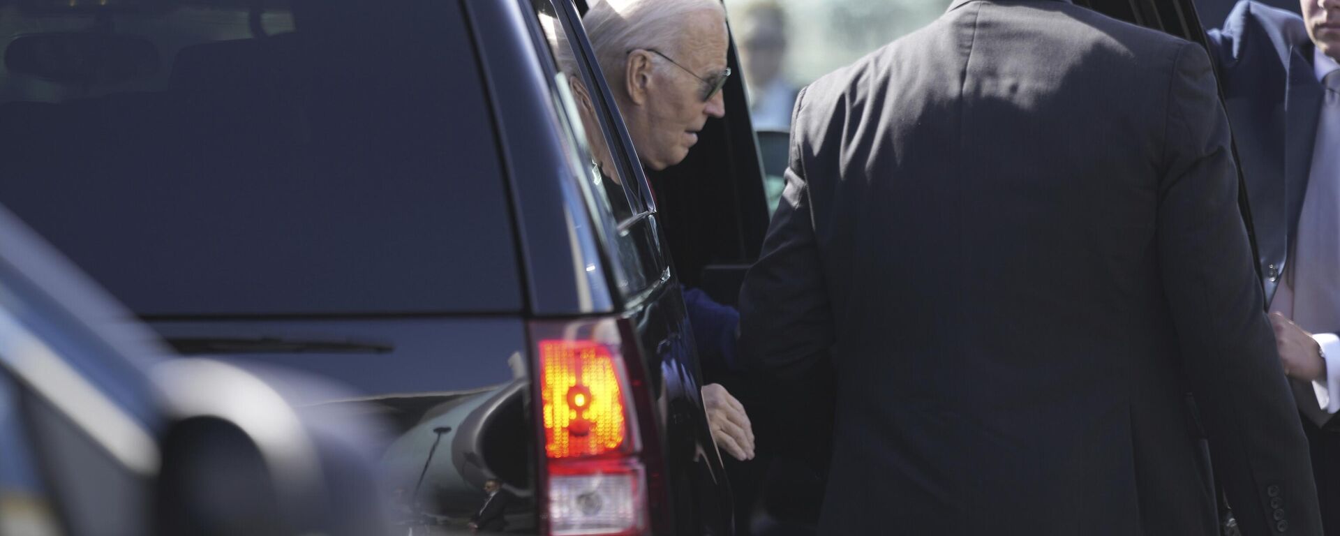 US President Joe Biden gets ready to depart from Amilcar Cabral international airport on Sal island, Cape Verde Monday, Dec. 2, 2024, en route to Angola.  - Sputnik International, 1920, 20.12.2024