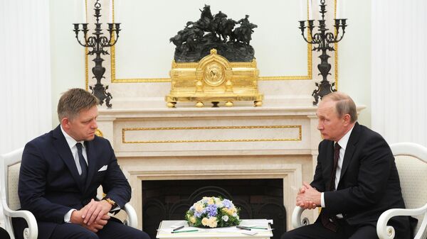 Russian President Vladimir Putin and Slovak Prime Minister Robert Fico  - Sputnik International