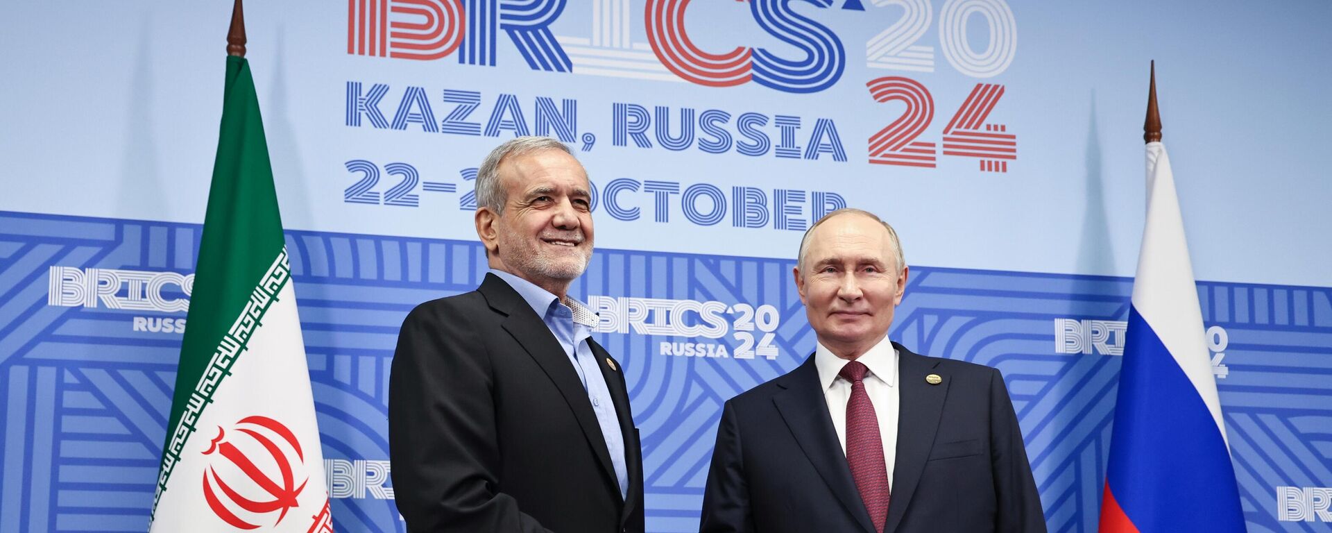 Iranian President Masoud Pezeshkian and Russian President Vladimir Putin - Sputnik International, 1920, 17.01.2025