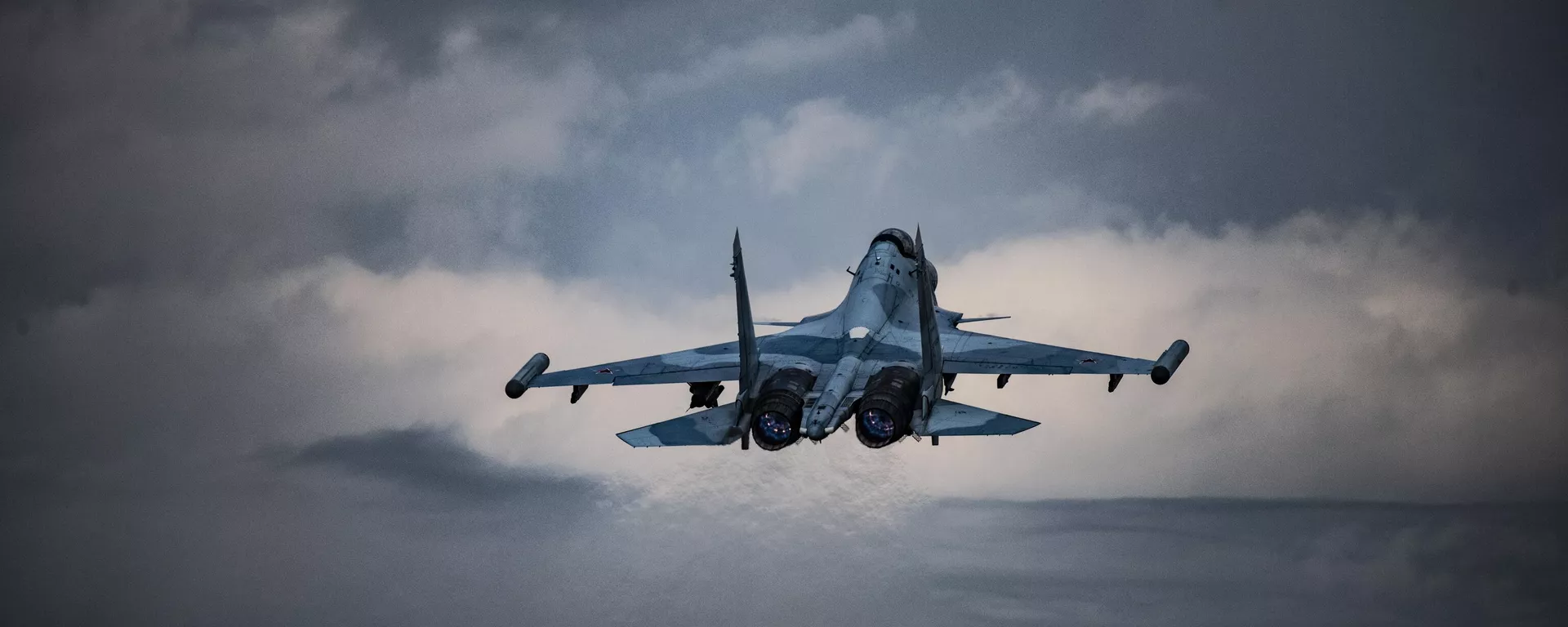 A Sukhoi Su-30SM fighter jet of the Russian Aerospace Forces flies, in the course of Russia's special military operation - Sputnik International, 1920, 23.12.2024