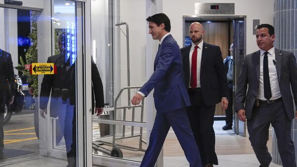 Canadian Prime Minister Justin Trudeau walks through the lobby of the Delta Hotel by Marriott, Friday, Nov. 29, 2024, in West Palm Beach, Fla. - Sputnik International