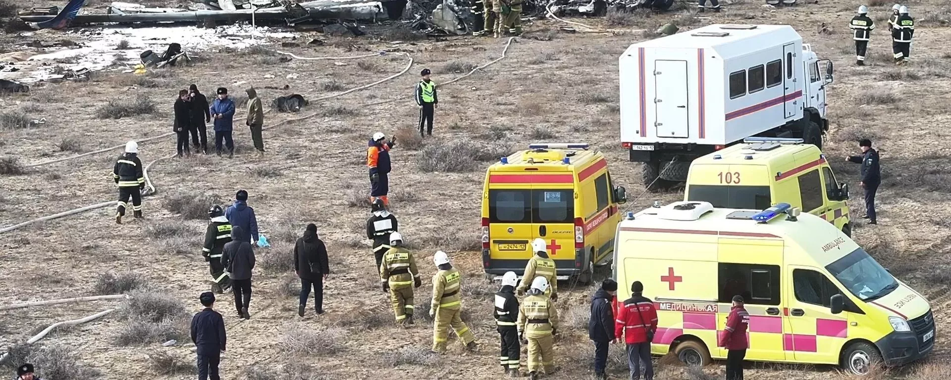 The wreckage of Azerbaijan Airlines Embraer 190 lays on the ground near the airport of Aktau, Kazakhstan. - Sputnik International, 1920, 25.12.2024