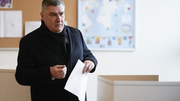 Zoran Milanovic at a polling station in Zagreb, Croatia - Sputnik International