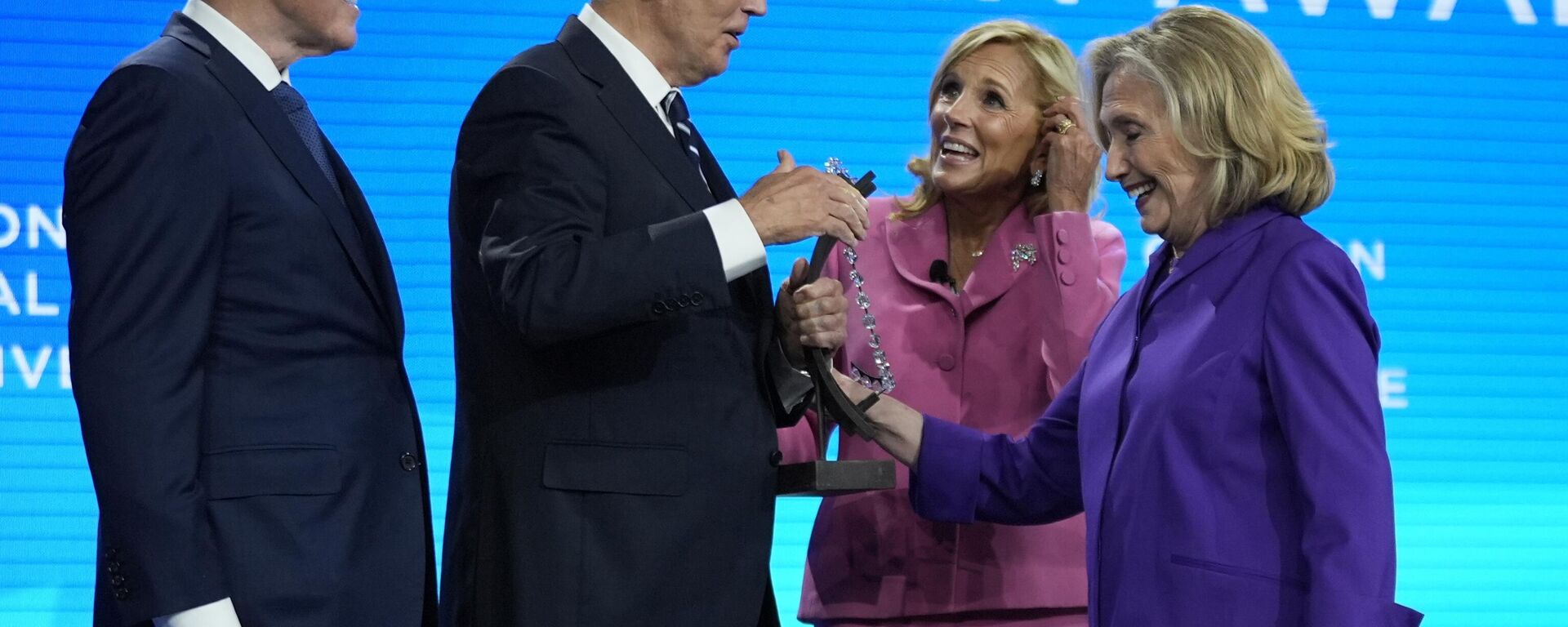 President Joe Biden and first lady Jill Biden talk after he was presented with the Global Citizen Award by former President Bill Clinton and former Secretary of State Hillary Clinton at the Clinton Global Initiative Monday, Sept. 23, 2024, in New York.  - Sputnik International, 1920, 04.01.2025