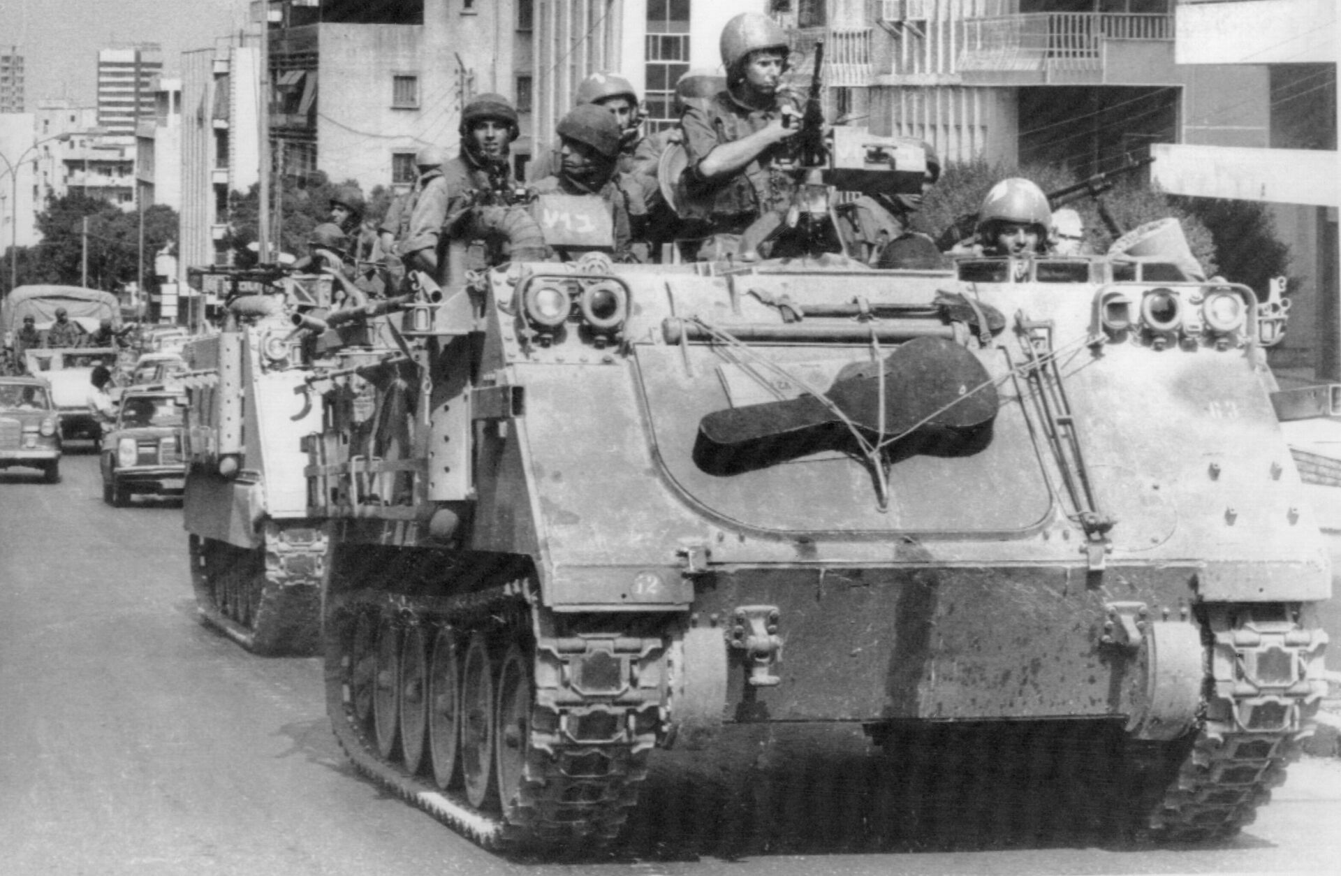 In this Sept. 28, 1982 file photo, Israeli tanks rumble through West Beirut streets, having just left the West Beirut port area. - Sputnik International, 1920, 04.01.2025